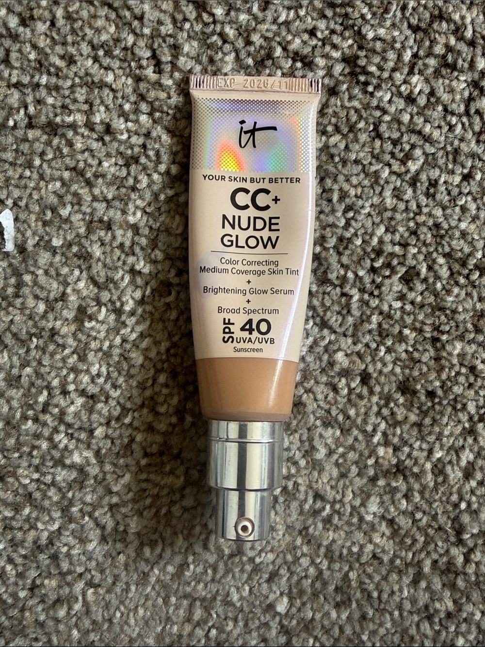 it cosmetics CC+ Nude Glow Skin Tint in Nude/Beige